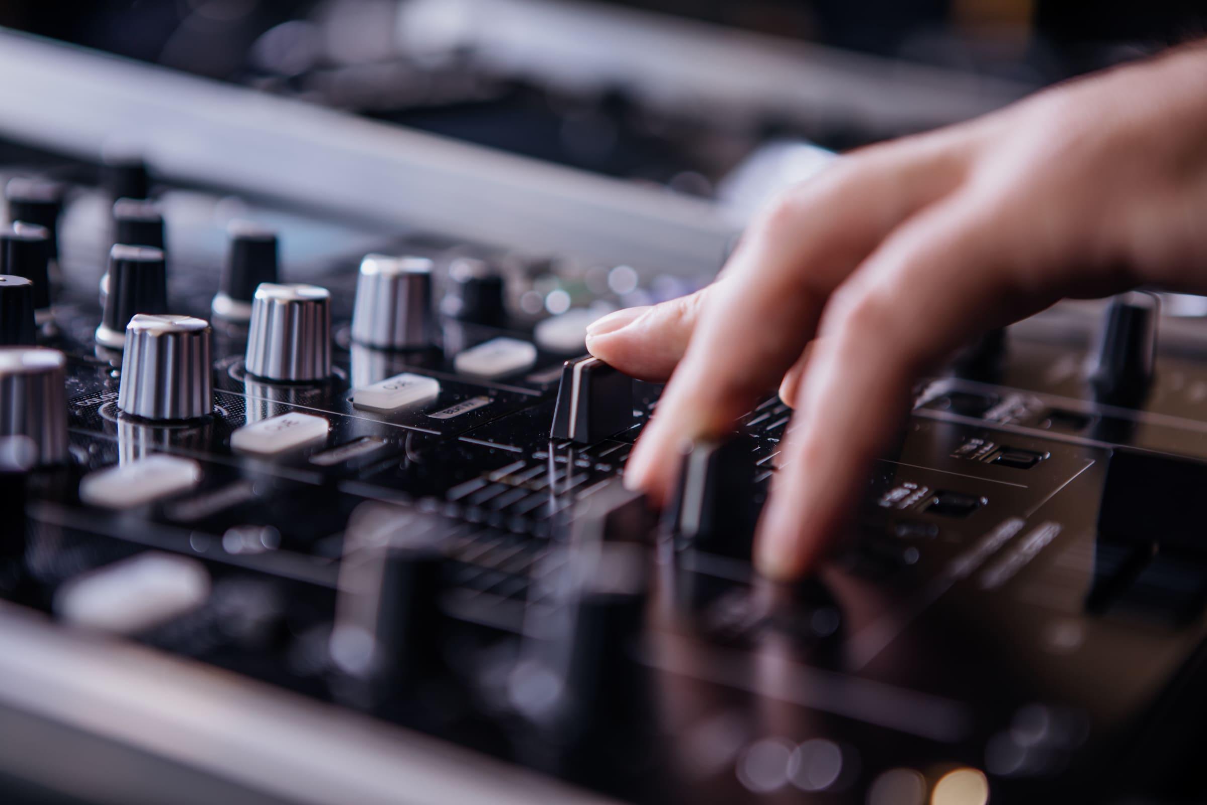Riding the channel fader mid-mix